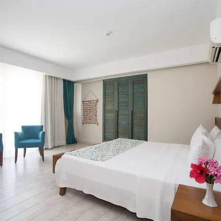 Dedeminn Marina Hotel