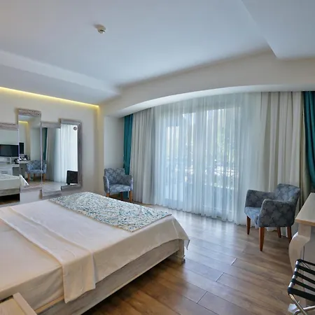 Dedeminn Marina Hotel