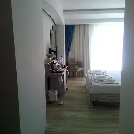 Dedeminn Marina Hotel