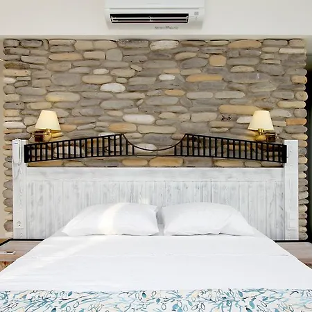 Dedeminn Marina Hotel