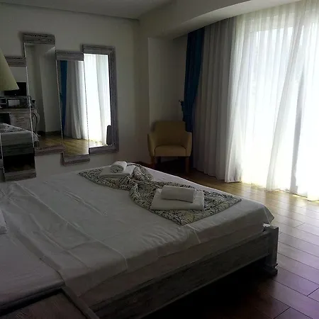 Dedeminn Marina Hotel